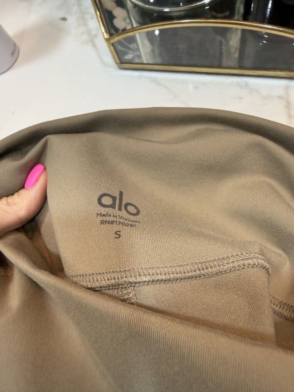 Alo Airbrush High-Waist 7/8 Bootcut Legging in Light Cocoa Size Small - Picture 7 of 8